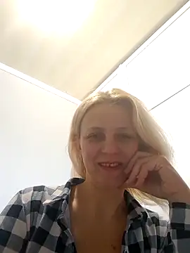 MiaLove183 online show from April 14, 8:19 am