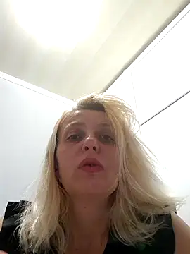 MiaLove183 online show from May 29, 2:34 pm