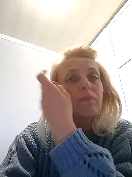 MiaLove183 online show from March 24, 2:17 pm