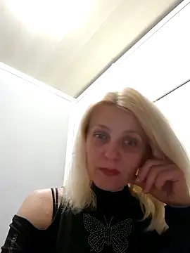 MiaLove183 online show from May 11, 2:18 pm