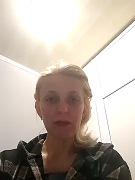 MiaLove183 online show from March 27, 2:07 pm