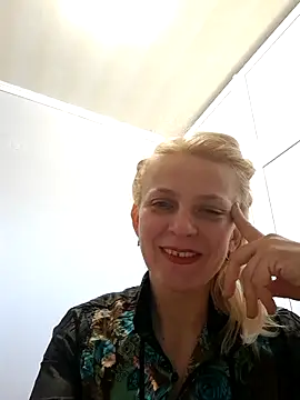 MiaLove183 online show from April 19, 8:37 am