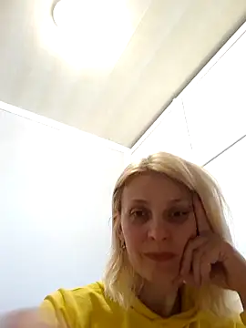 MiaLove183 online show from May 13, 1:51 pm