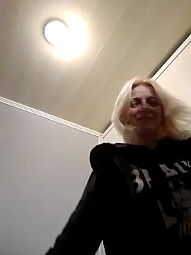 MiaLove183 online show from March 28, 12:06 pm