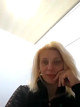MiaLove183 online show from April 28, 1:37 pm