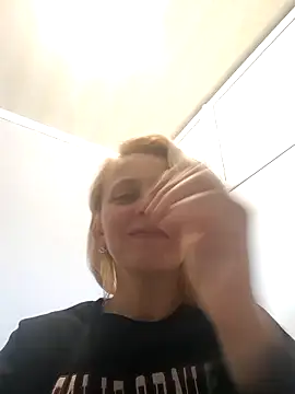 MiaLove183 online show from April 4, 11:06 am