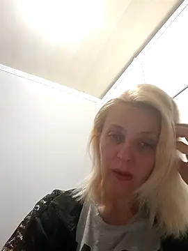 MiaLove183 online show from May 7, 1:36 pm