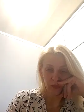 MiaLove183 online show from May 19, 2:46 pm