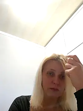 MiaLove183 online show from May 28, 2:23 pm