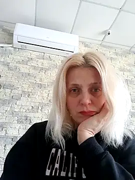 MiaLove183 online show from March 26, 2:48 pm