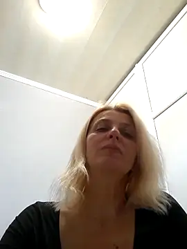 MiaLove183 online show from May 22, 1:53 pm