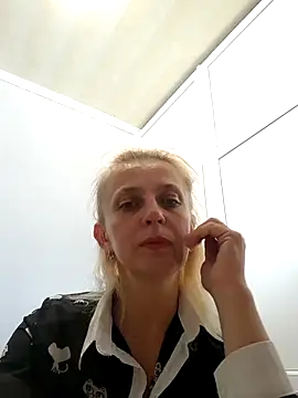Snapshot of MiaLove183 chatting on July 11, 12:27 pm MiaLove183 online show from July 11, 12:27 pm