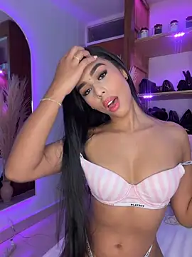 Rossie Blooms online show from May 14, 10:40 pm