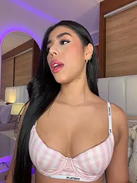 Rossie Blooms online show from June 30, 10:43 pm