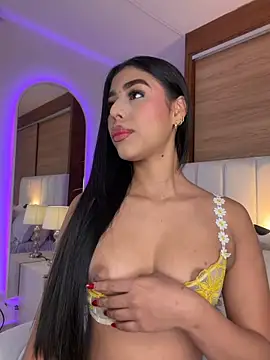 Rossie Blooms online show from June 27, 9:43 pm
