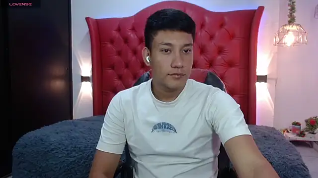 DominantBoy4 online show from May 15, 9:13 pm