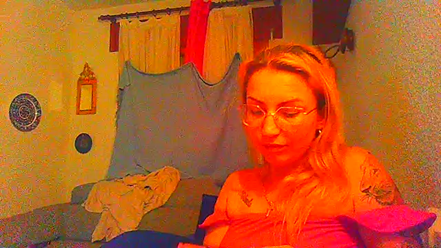 Snapshot of pamela661 chatting on July 13, 11:26 pm pamela661 online show from July 13, 11:26 pm