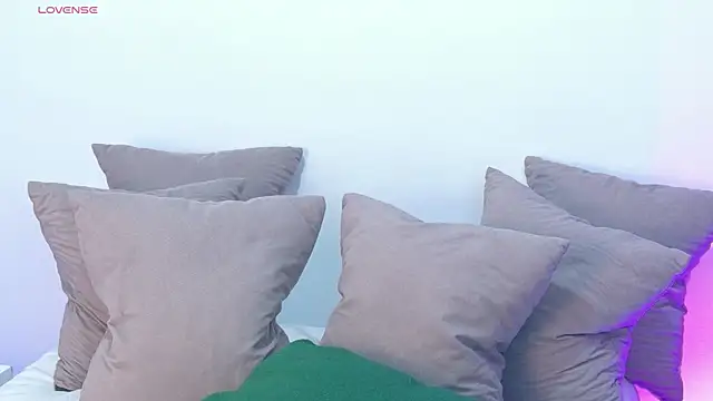 KylieVennet online show from June 11, 5:59 am