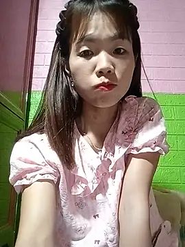 Snapshot of AmyLinee01 chatting on May 14, 10:45 am AmyLinee01 online show from May 14, 10:45 am
