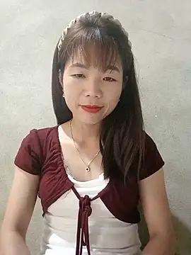 Snapshot of AmyLinee01 chatting on June 11, 6:32 am AmyLinee01 online show from June 11, 6:32 am