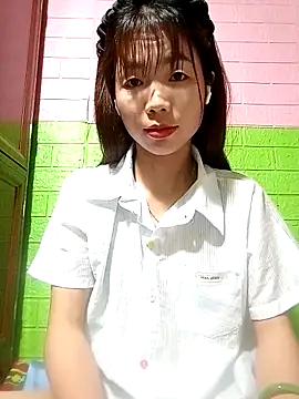Snapshot of AmyLinee01 chatting on May 10, 6:06 am AmyLinee01 online show from May 10, 6:06 am