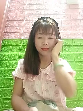 Snapshot of AmyLinee01 chatting on June 10, 5:30 am AmyLinee01 online show from June 10, 5:30 am