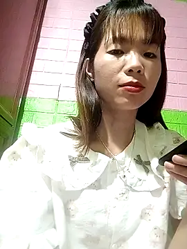 Snapshot of AmyLinee01 chatting on May 10, 9:05 pm AmyLinee01 online show from May 10, 9:05 pm