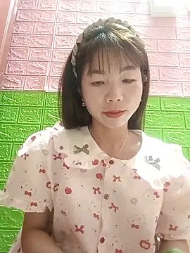 Snapshot of AmyLinee01 chatting on June 12, 6:44 am AmyLinee01 online show from June 12, 6:44 am