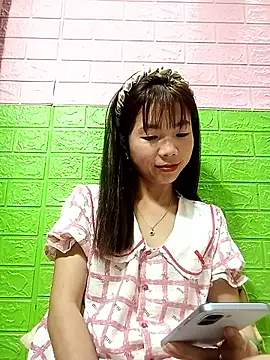 Snapshot of AmyLinee01 chatting on June 13, 7:06 am AmyLinee01 online show from June 13, 7:06 am