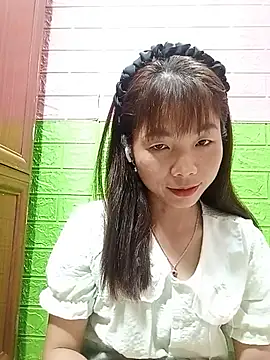 Snapshot of AmyLinee01 chatting on June 19, 8:14 pm AmyLinee01 online show from June 19, 8:14 pm