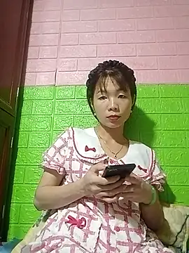Snapshot of AmyLinee01 chatting on May 23, 5:39 am AmyLinee01 online show from May 23, 5:39 am
