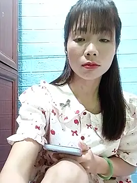 AmyLinee01 online show from August 6, 11:55 pm