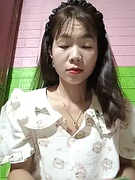 Snapshot of AmyLinee01 chatting on June 1, 7:19 am AmyLinee01 online show from June 1, 7:19 am