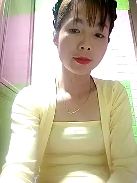 AmyLinee01 online show from April 12, 9:23 am