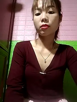AmyLinee01 online show from April 17, 1:52 am