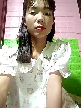 AmyLinee01 online show from May 3, 6:18 am