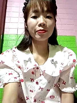 Snapshot of AmyLinee01 chatting on May 11, 4:15 pm AmyLinee01 online show from May 11, 4:15 pm