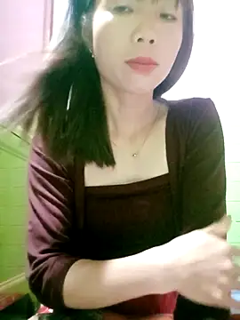AmyLinee01 online show from April 12, 9:40 pm