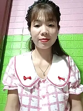 Snapshot of AmyLinee01 chatting on June 1, 7:24 pm AmyLinee01 online show from June 1, 7:24 pm