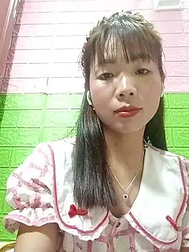 Snapshot of AmyLinee01 chatting on June 12, 6:49 pm AmyLinee01 online show from June 12, 6:49 pm