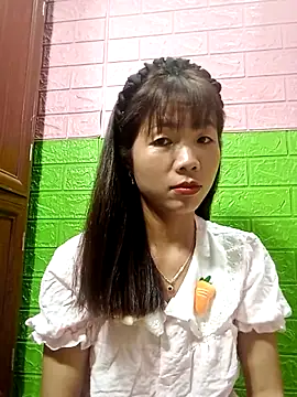 Snapshot of AmyLinee01 chatting on June 22, 11:02 pm AmyLinee01 online show from June 22, 11:02 pm