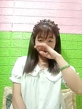Snapshot of AmyLinee01 chatting on June 20, 8:19 am AmyLinee01 online show from June 20, 8:19 am
