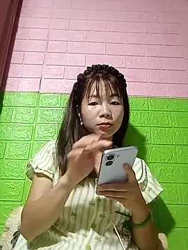 Snapshot of AmyLinee01 chatting on June 4, 5:12 am AmyLinee01 online show from June 4, 5:12 am