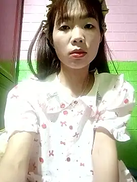 AmyLinee01 online show from May 9, 5:55 am