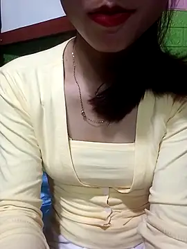 AmyLinee01 online show from April 6, 5:41 am
