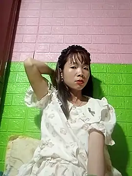 Snapshot of AmyLinee01 chatting on May 18, 11:20 pm AmyLinee01 online show from May 18, 11:20 pm