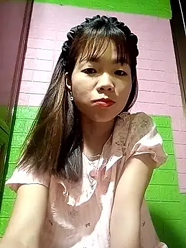 Snapshot of AmyLinee01 chatting on May 13, 10:39 pm AmyLinee01 online show from May 13, 10:39 pm