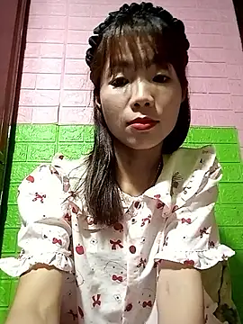 Snapshot of AmyLinee01 chatting on May 11, 3:29 pm AmyLinee01 online show from May 11, 3:29 pm