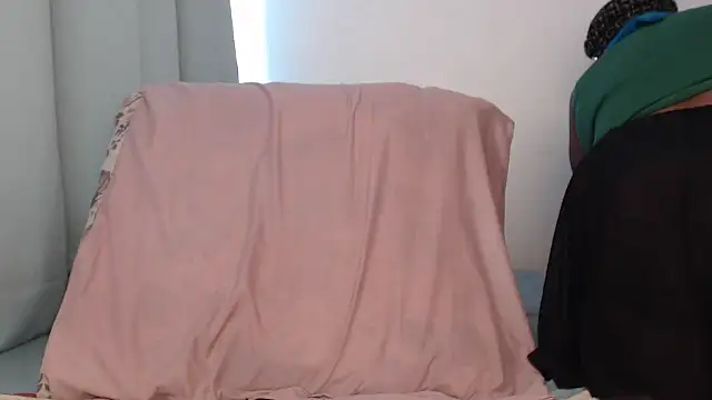 Snapshot of Lucia-boobs chatting on July 5, 7:48 am Lucia-boobs online show from July 5, 7:48 am