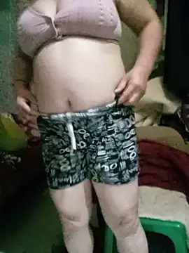 Snapshot of Funsexy1 chatting on May 21, 7:33 pm Funsexy1 online show from May 21, 7:33 pm